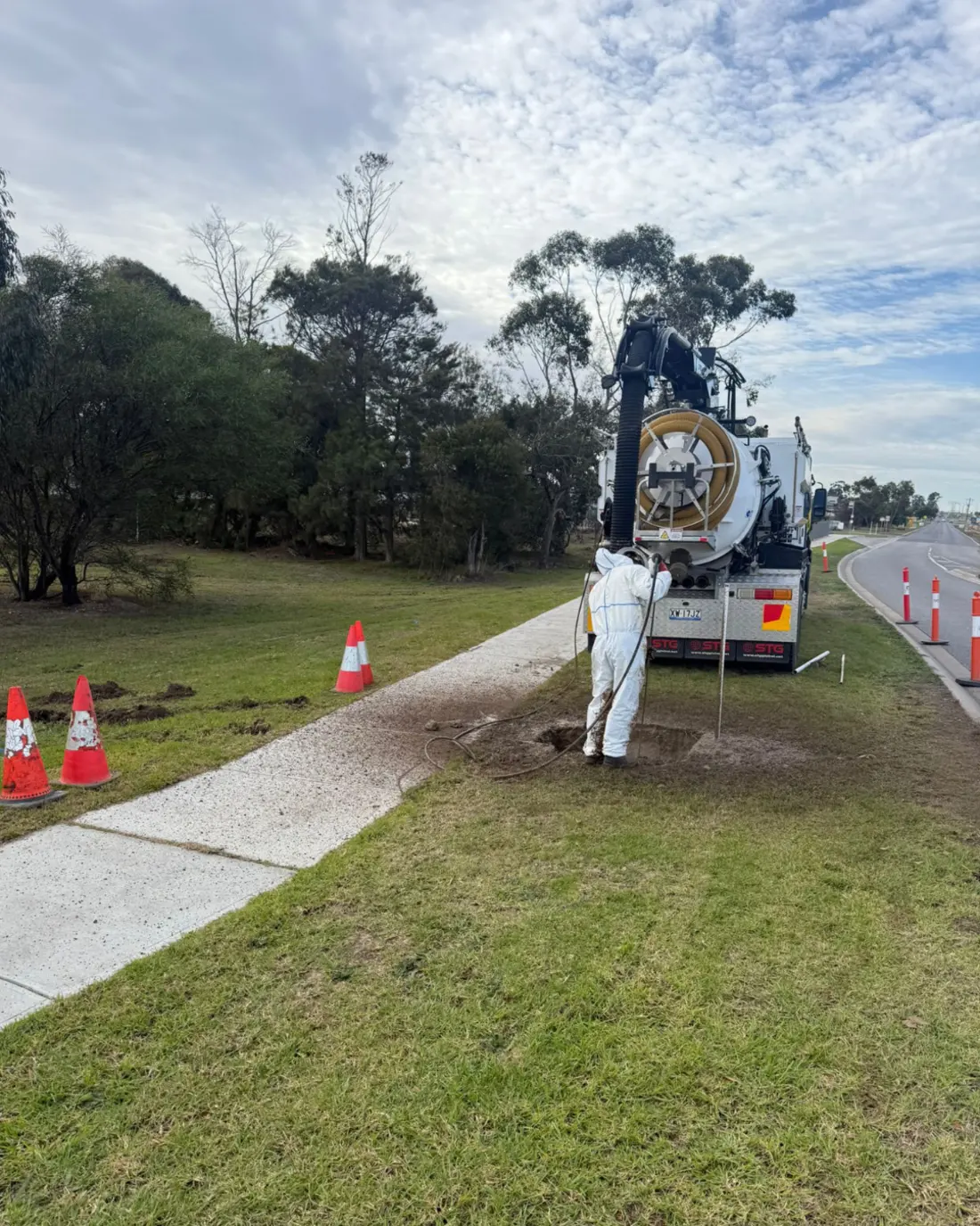 Non-destructive digging truck working on a roadside excavation